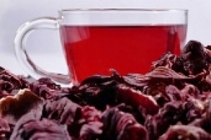 تجربتي مع الإفراط في شرب الكركديه: تأثير غريب على الجسم وتحذيرات مهمة